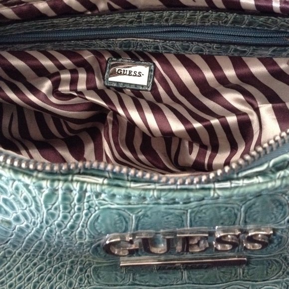 GUESS purse - Picture 3 of 3